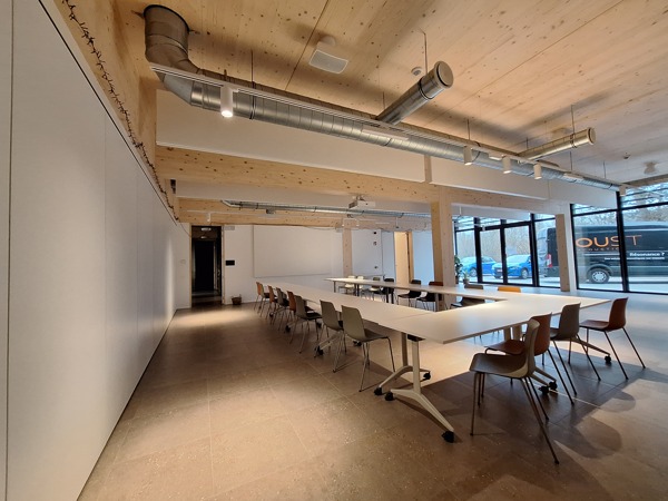 COUSTbaffle white - meeting room FIOLA