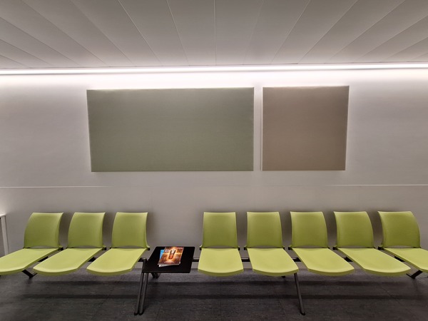 COUSTpanel vert - avec chaises vertes