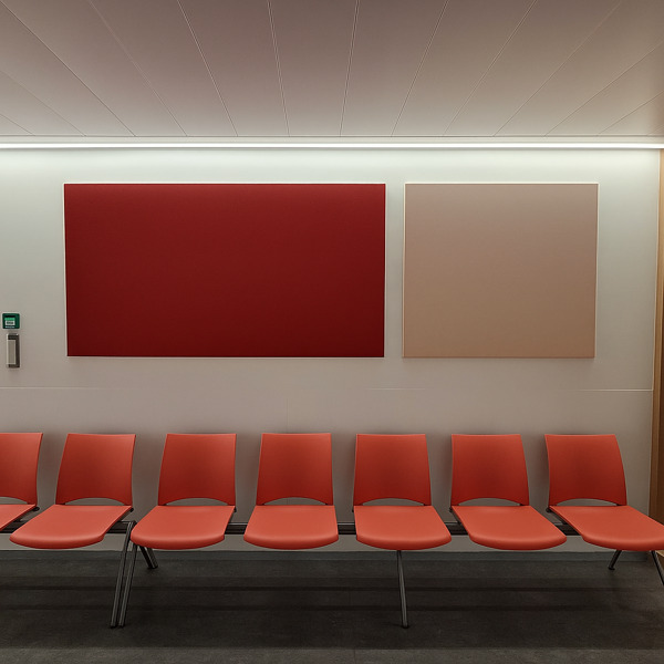 COUSTpanel rood - met rode stoeltjes