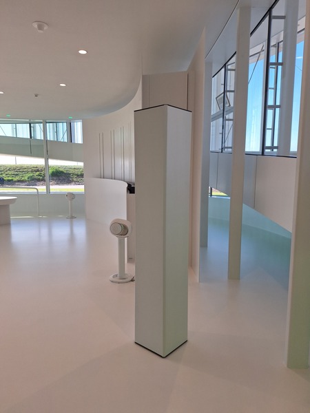 COUSTbase in open ruimte