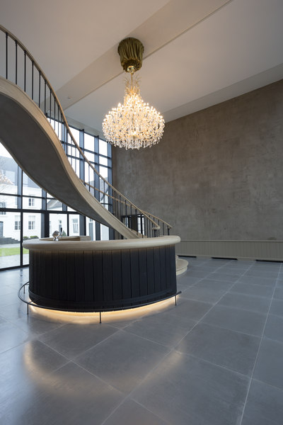 COUSTceiling in traphal van Hove van Herpelgem